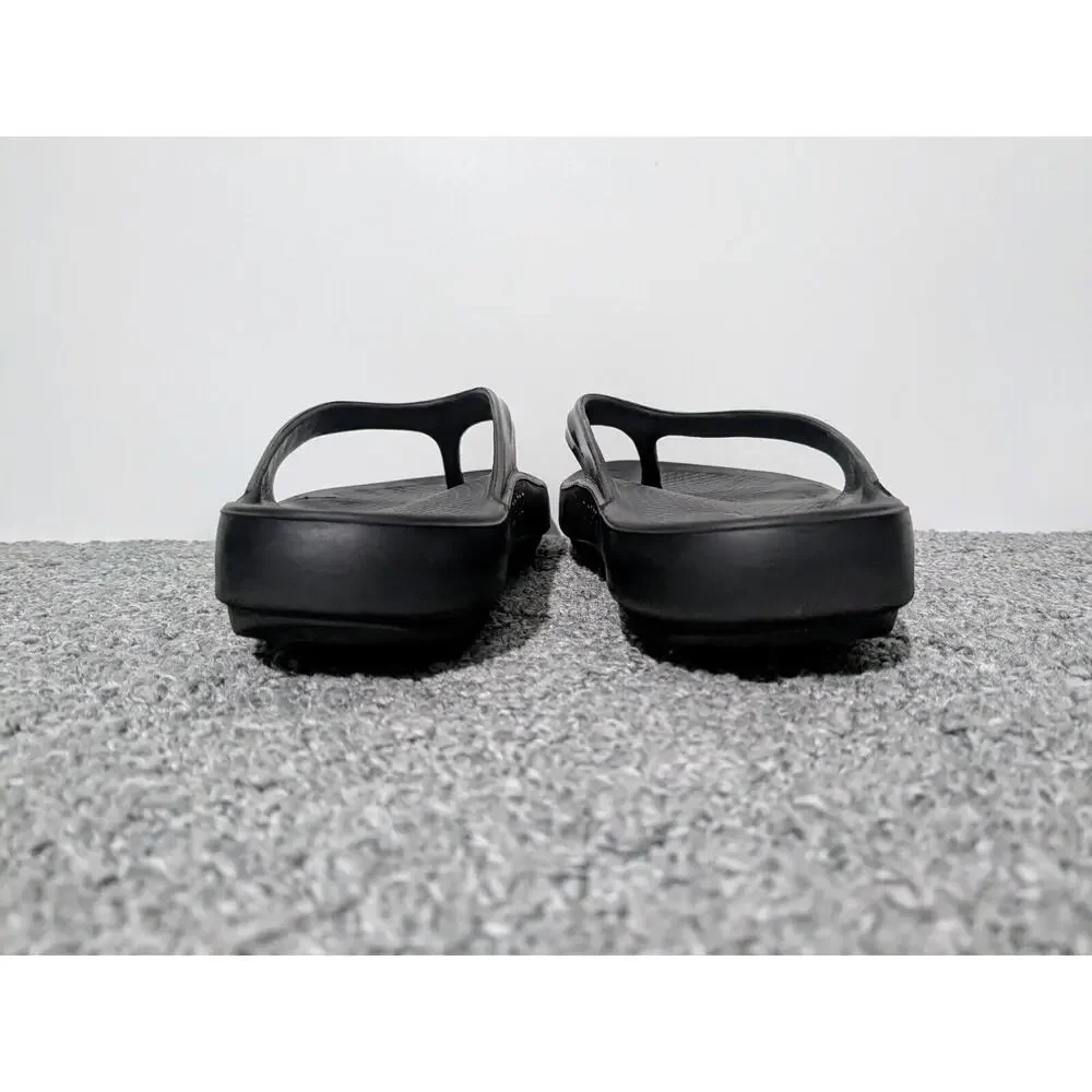 OOFOS Black Women's Recovery Flip Sandals